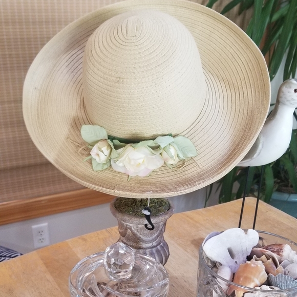 NWT SUN HAT - Picture 5 of 6
